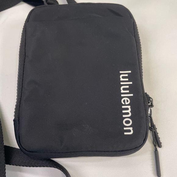 Lululemon black crossbody / waist convertible easy access belt bag - Picture 2 of 11